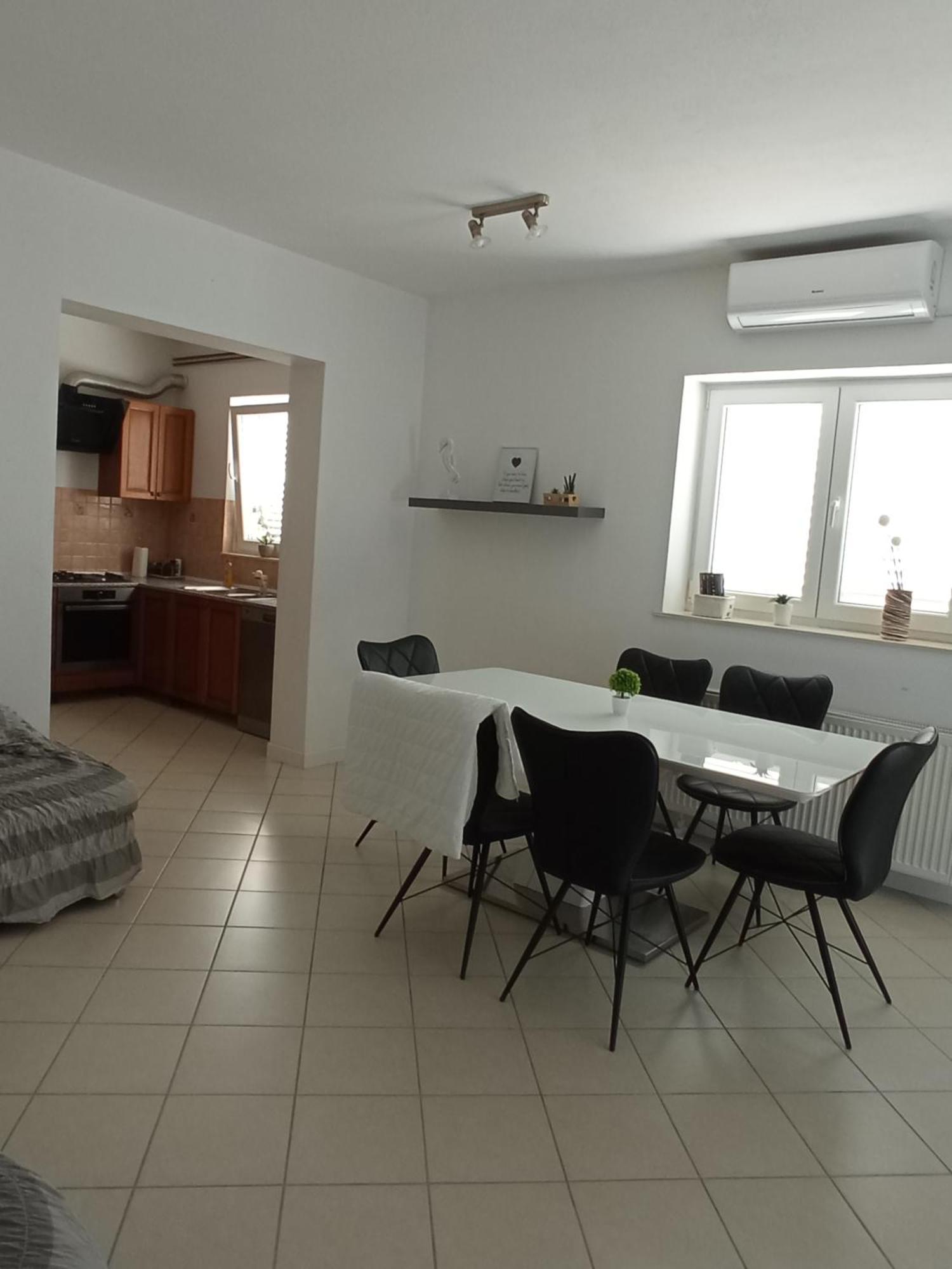 Apartman Carpe Diem Sutomiscica المظهر الخارجي الصورة